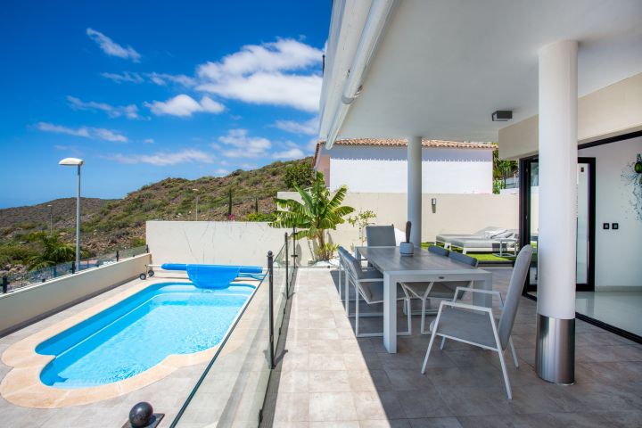 Elegant Villa with Private Pool and Ocean view