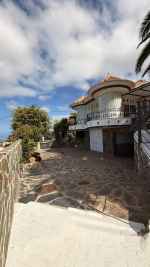 Rustic family villa with breathtaking mountain and ocean views in Los Menores